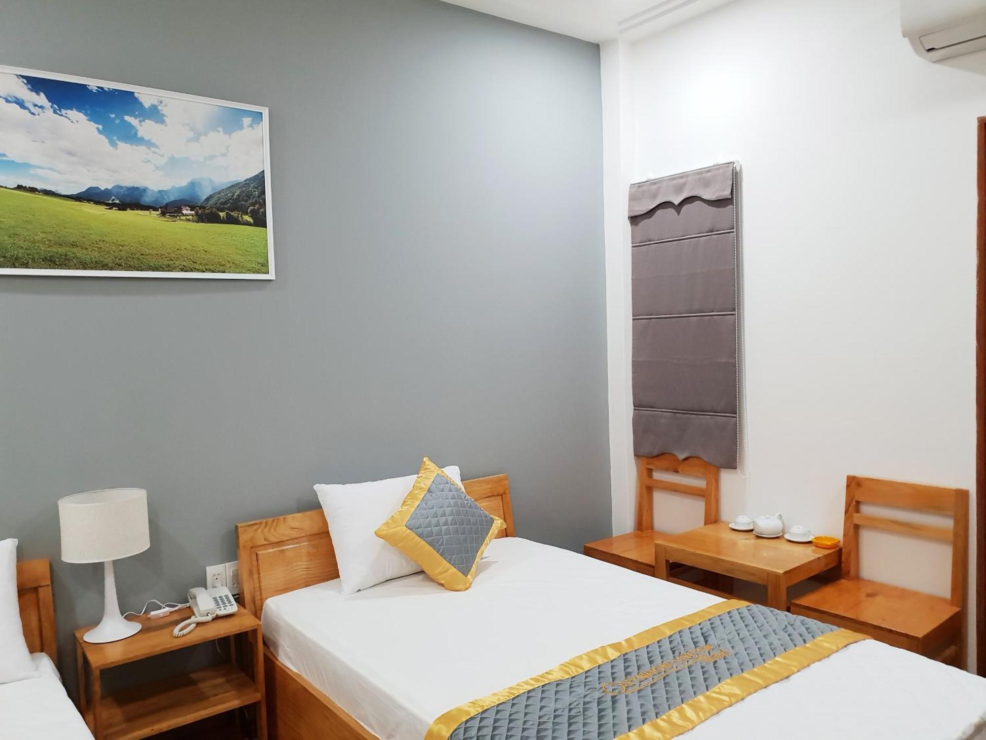 Khach San Center Hotel 2*