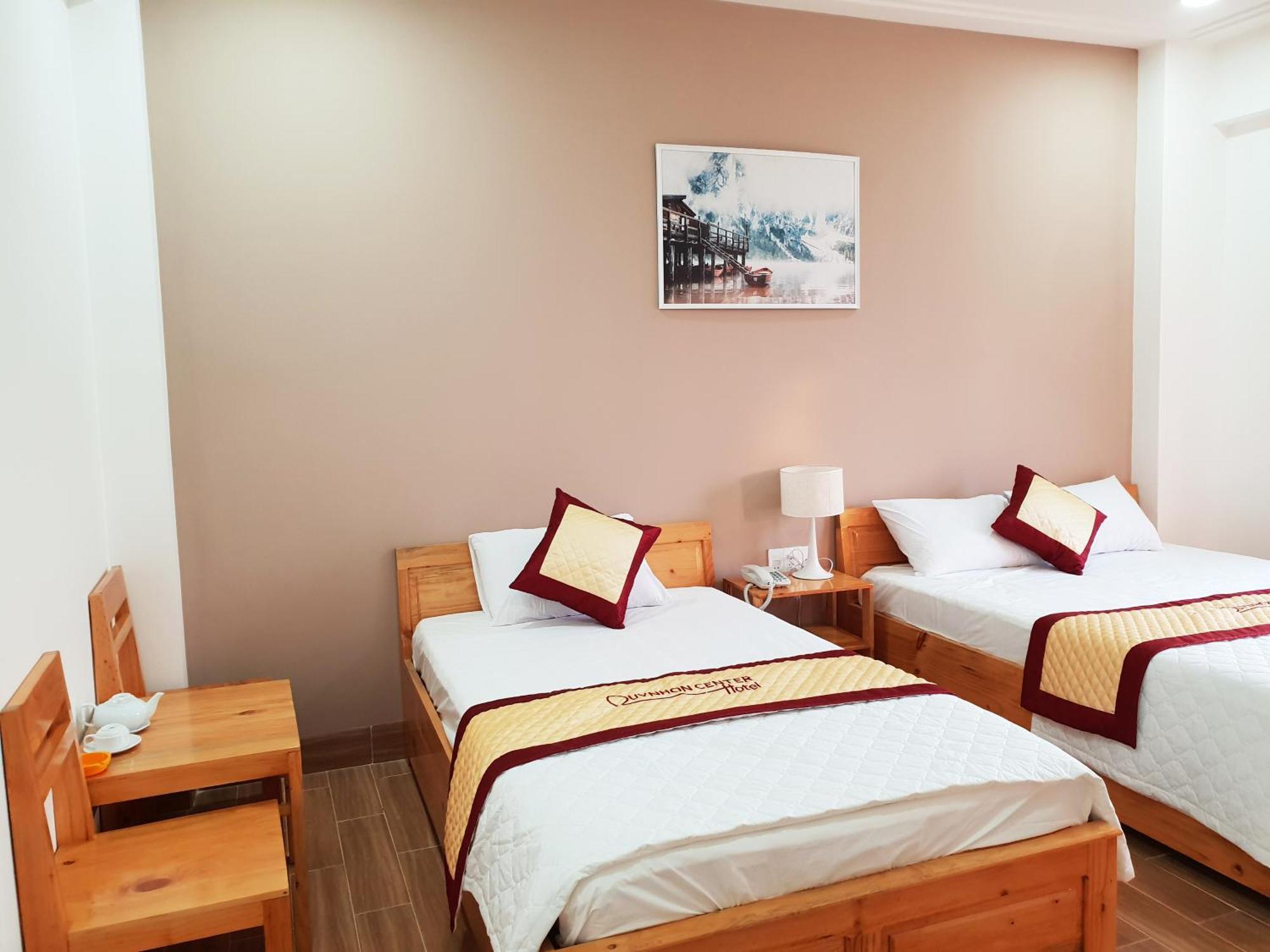 Hotel Khach San Center