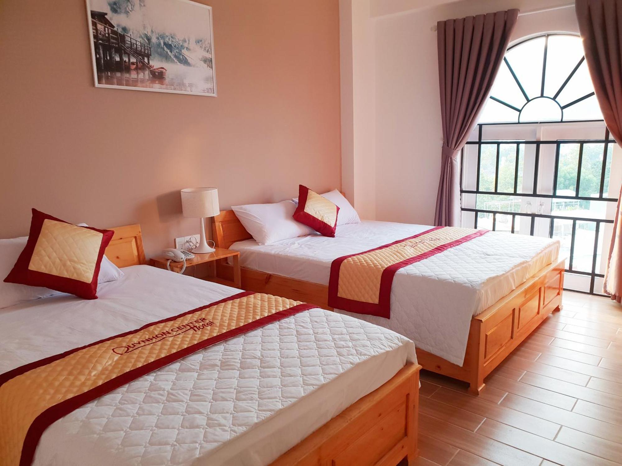 Hotel Khach San Center