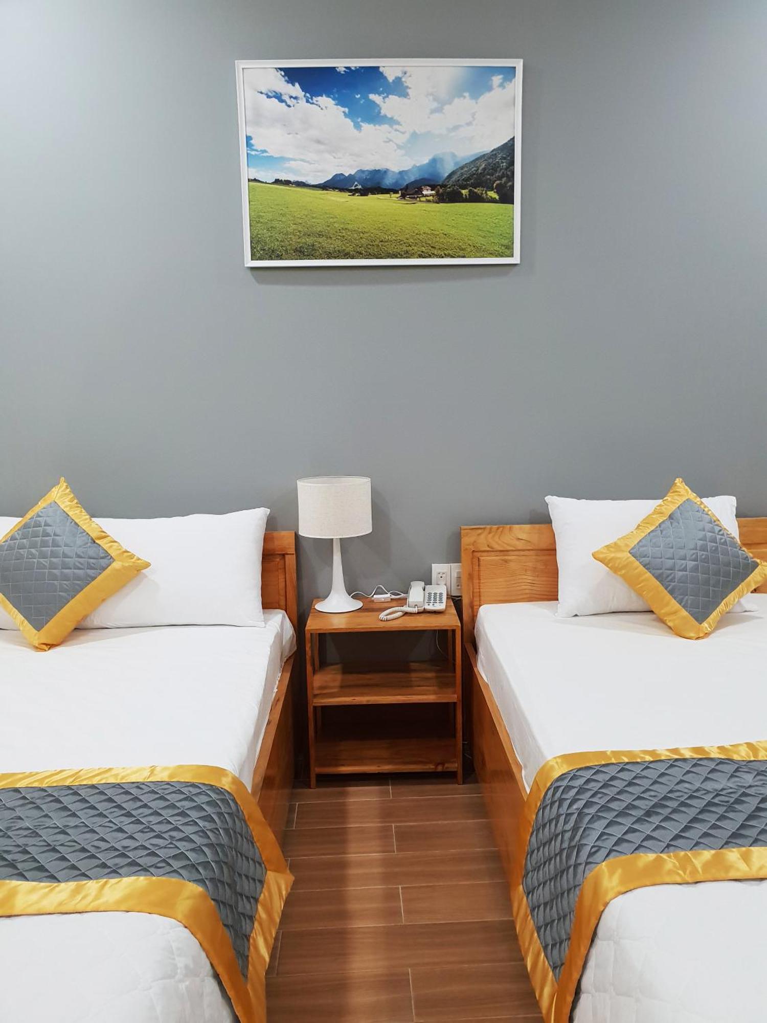 Hotel Khach San Center